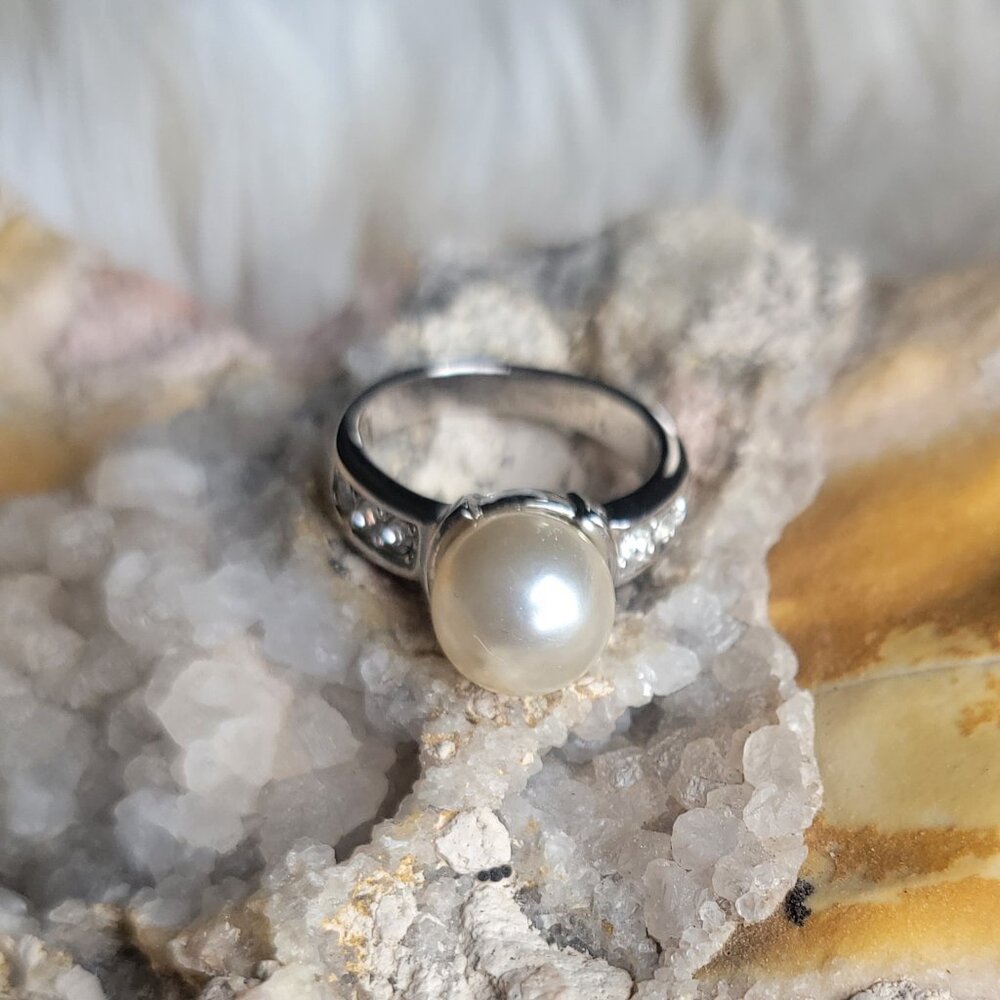 Synthetic Pearl & CZ silvertone ring Size 7-7.5